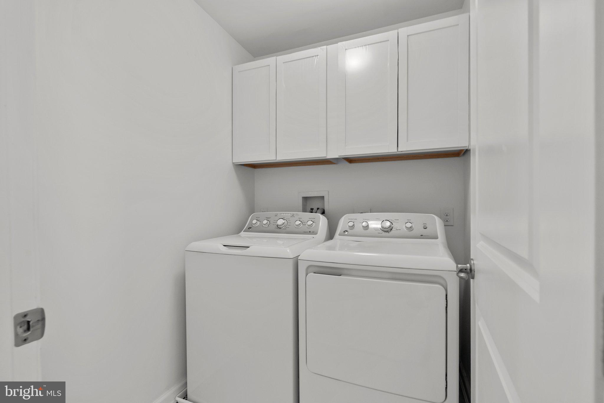 MONTGOMERY SQUARE - Residential