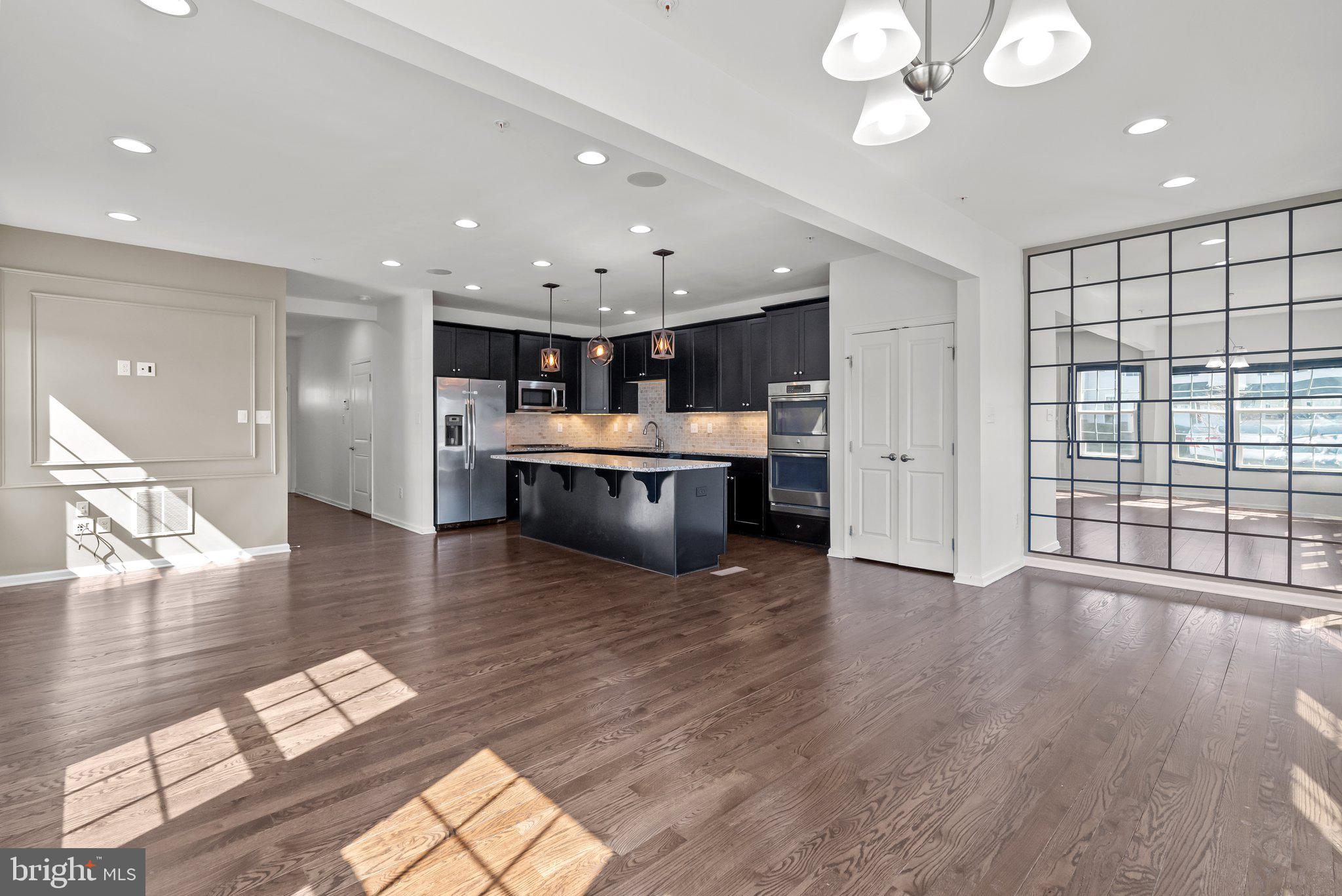 MONTGOMERY SQUARE - Residential