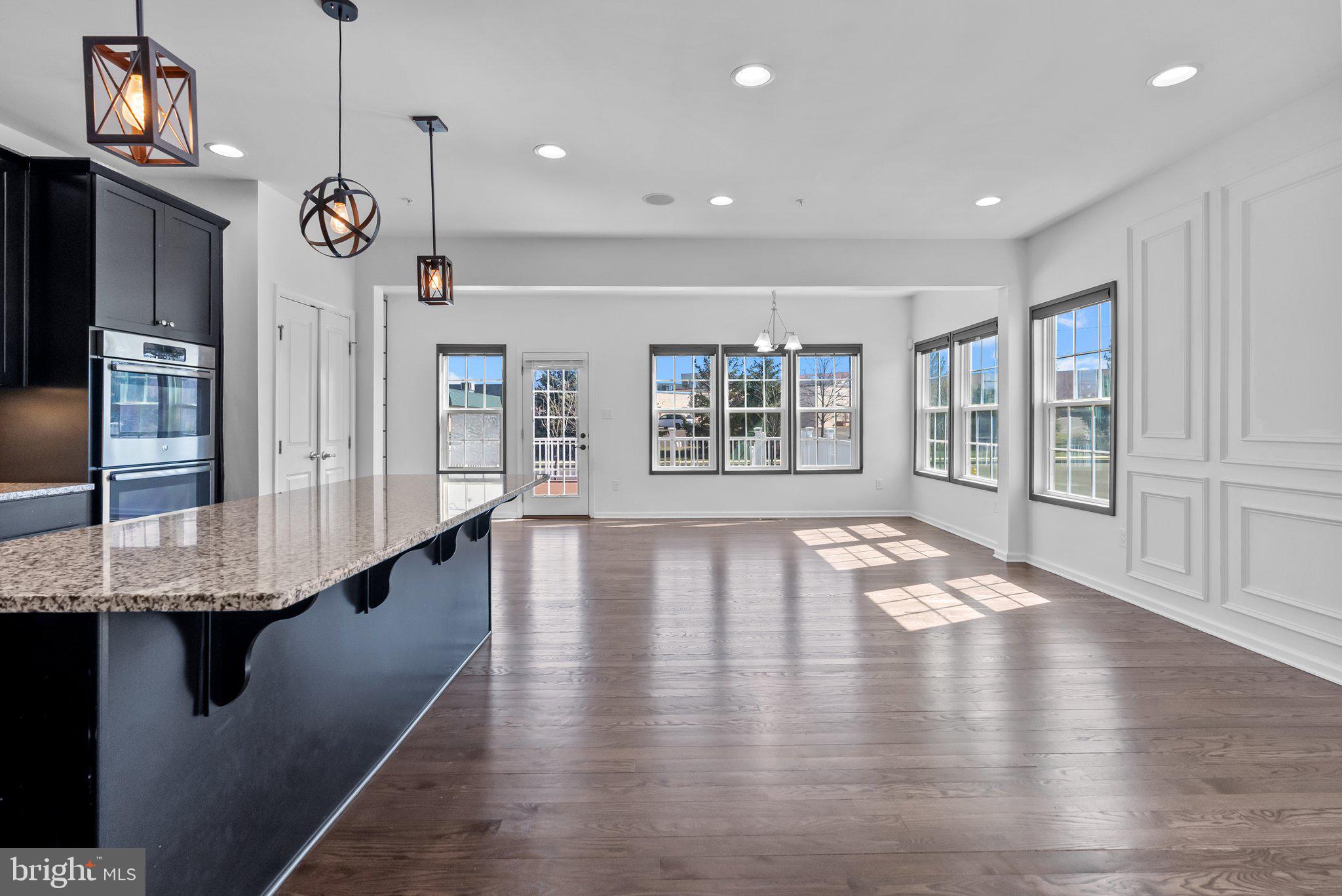 MONTGOMERY SQUARE - Residential