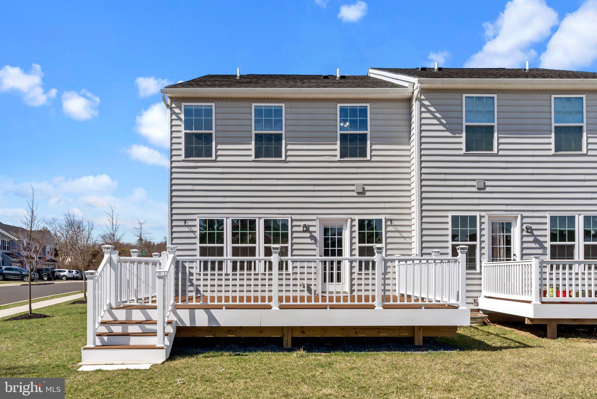 MONTGOMERY SQUARE - Residential