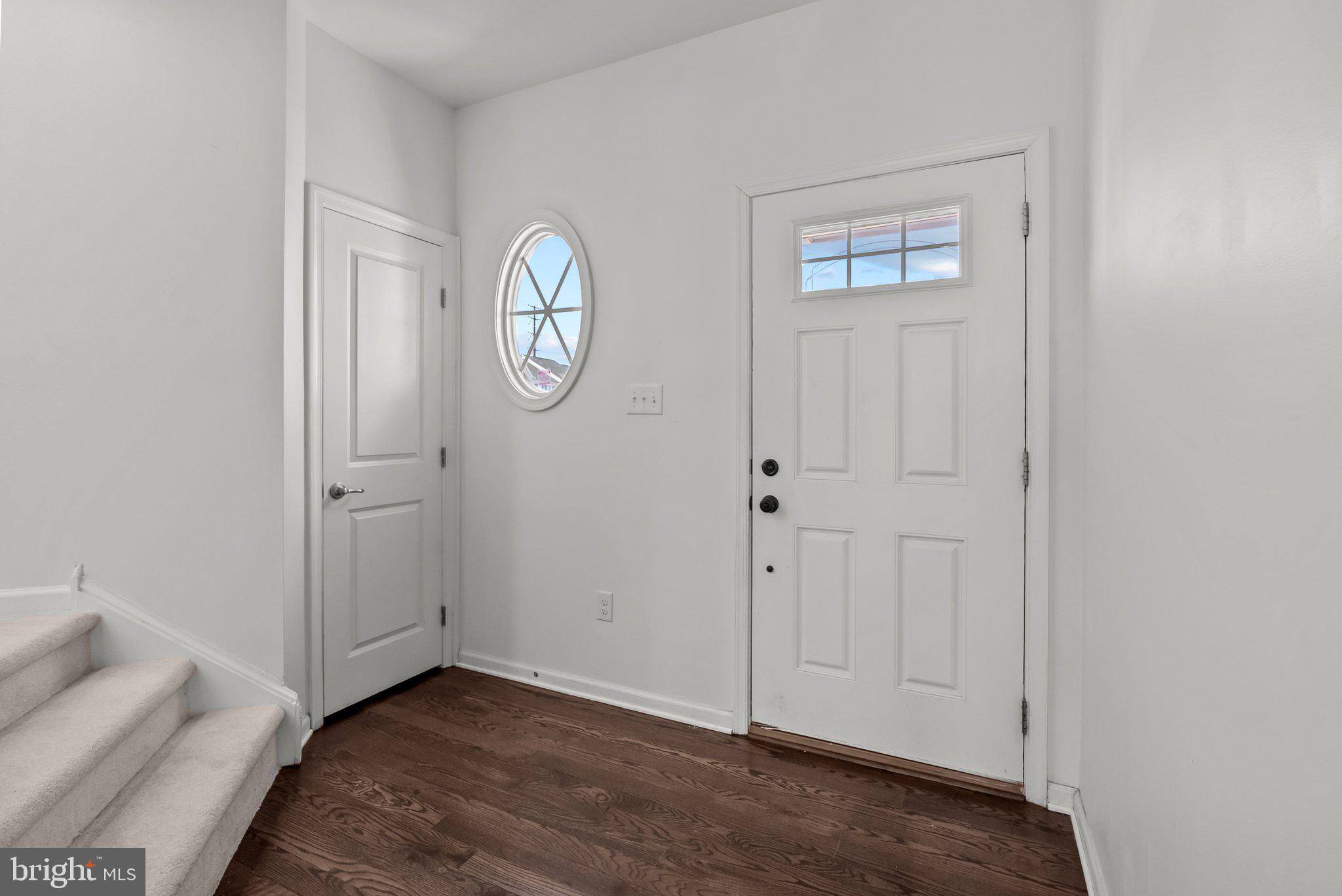 MONTGOMERY SQUARE - Residential