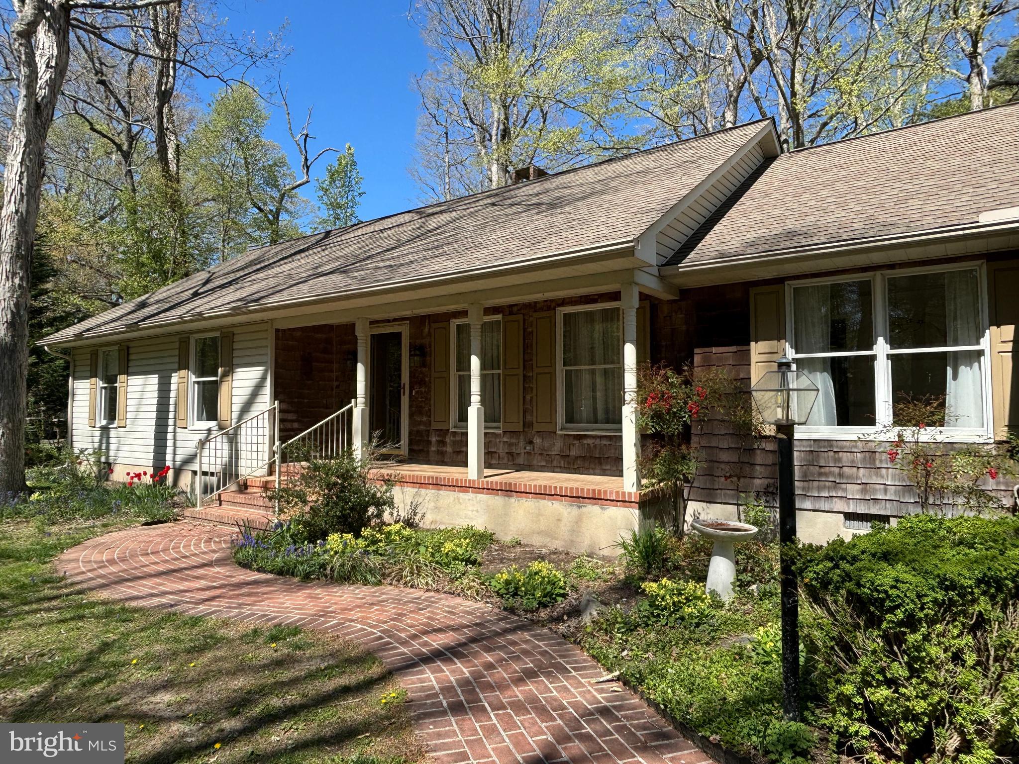 Bright clean residence, carpet just steam cleaned, interior painted. Online application ---her is link:
https://apply.link/-9X2juU or call listing agent. OK to view before spending $50 on application link.
Credit check required
Reference from current landlord or recent prior landlord required
Zoning allows only SINGLE FAMILY RESIDENTIAL use
Property is subject to the covenants of Beechwood
Seller particular about pets. No vicious breeds, per insurance company.
Tenant must carry renter's insurance and liability insurance.
Tenant pays for grass cutting
one of the four burners on the electric stove is not working and Landlord is not going to fix it. Not "fixable"
