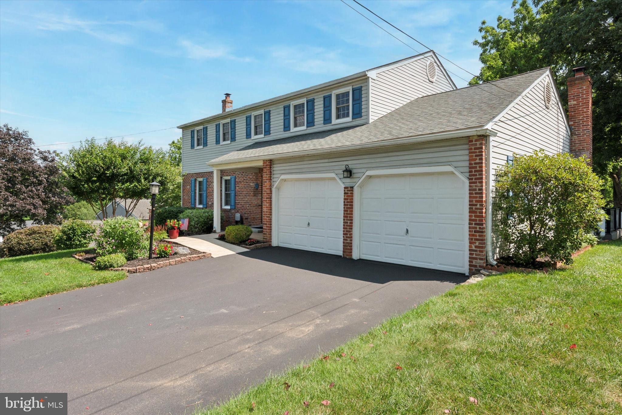 911 BAYLOWELL DRIVE