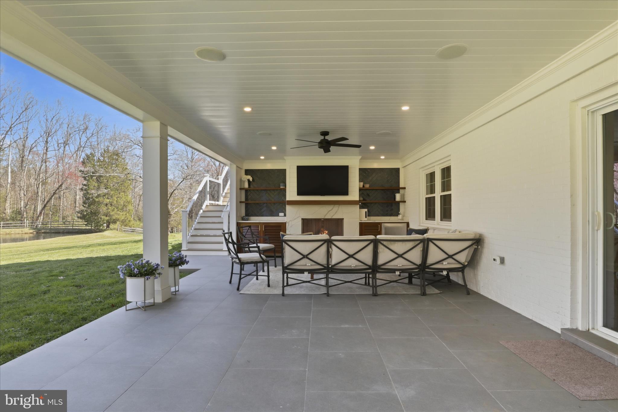 THE CHASE - Residential