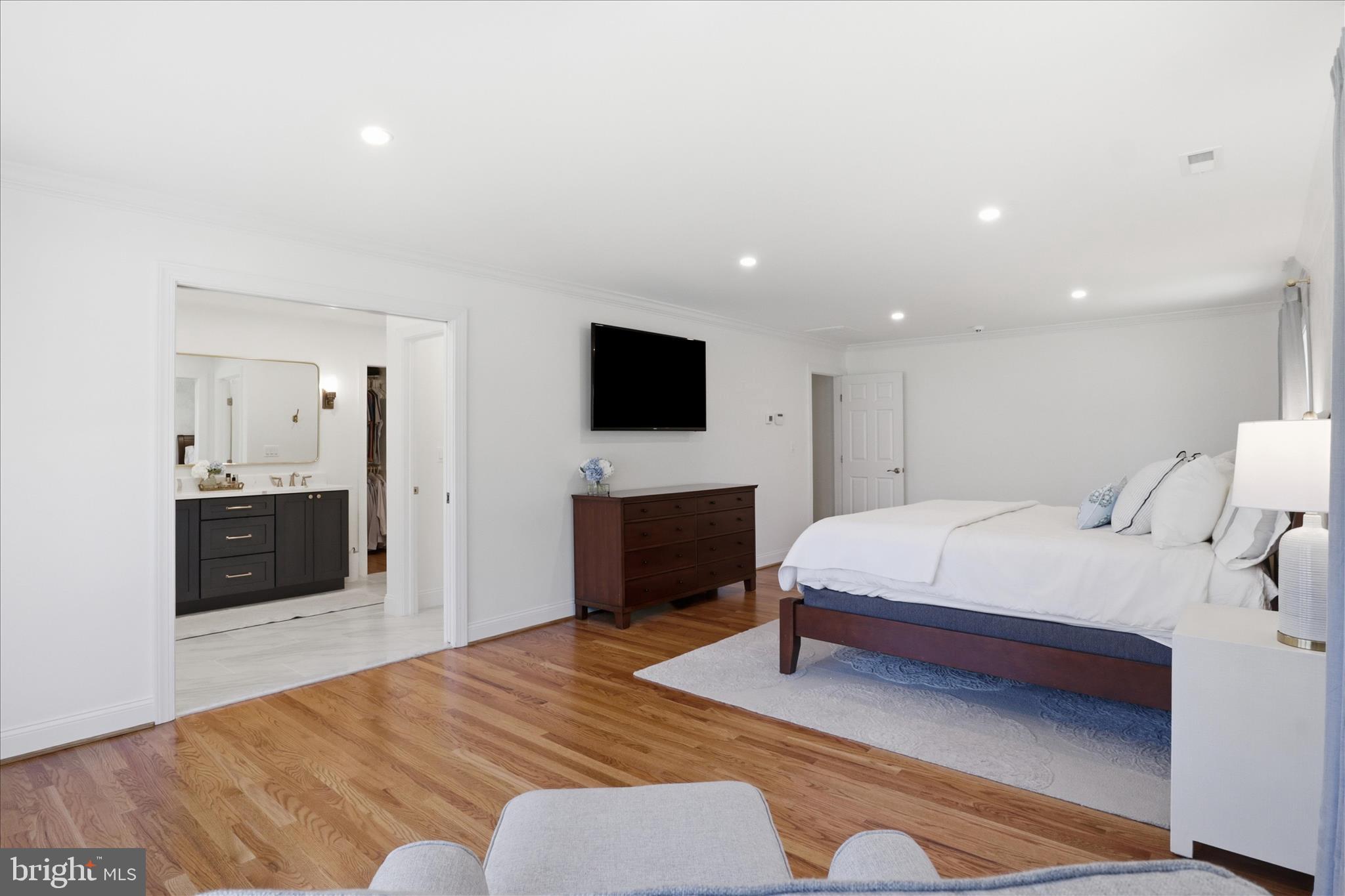 THE CHASE - Residential