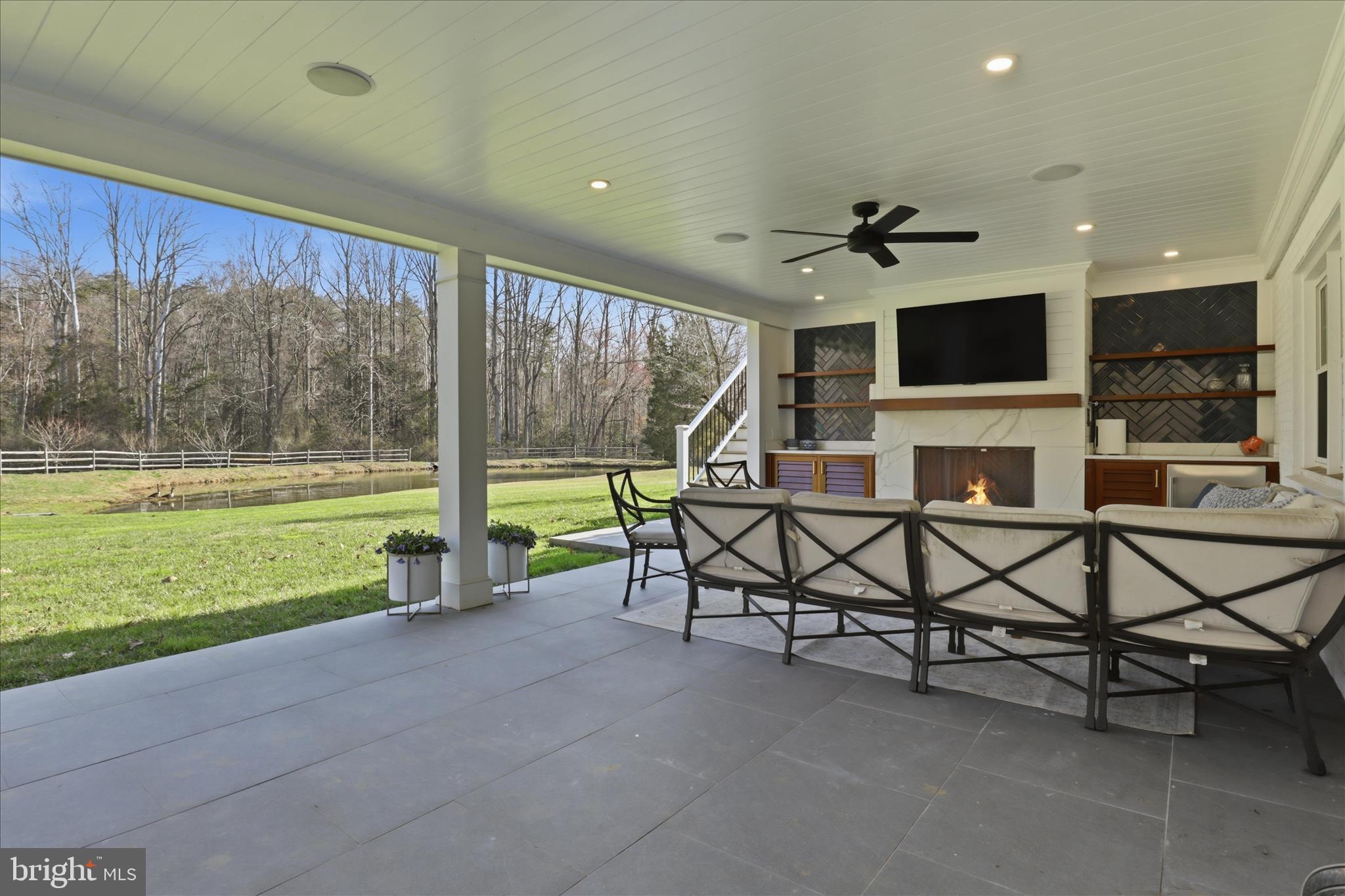 THE CHASE - Residential