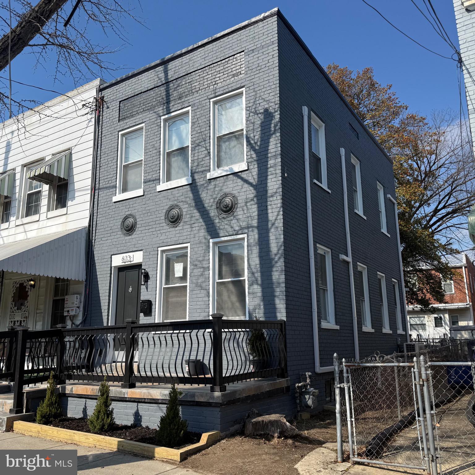 613 ROXBORO PLACE NW