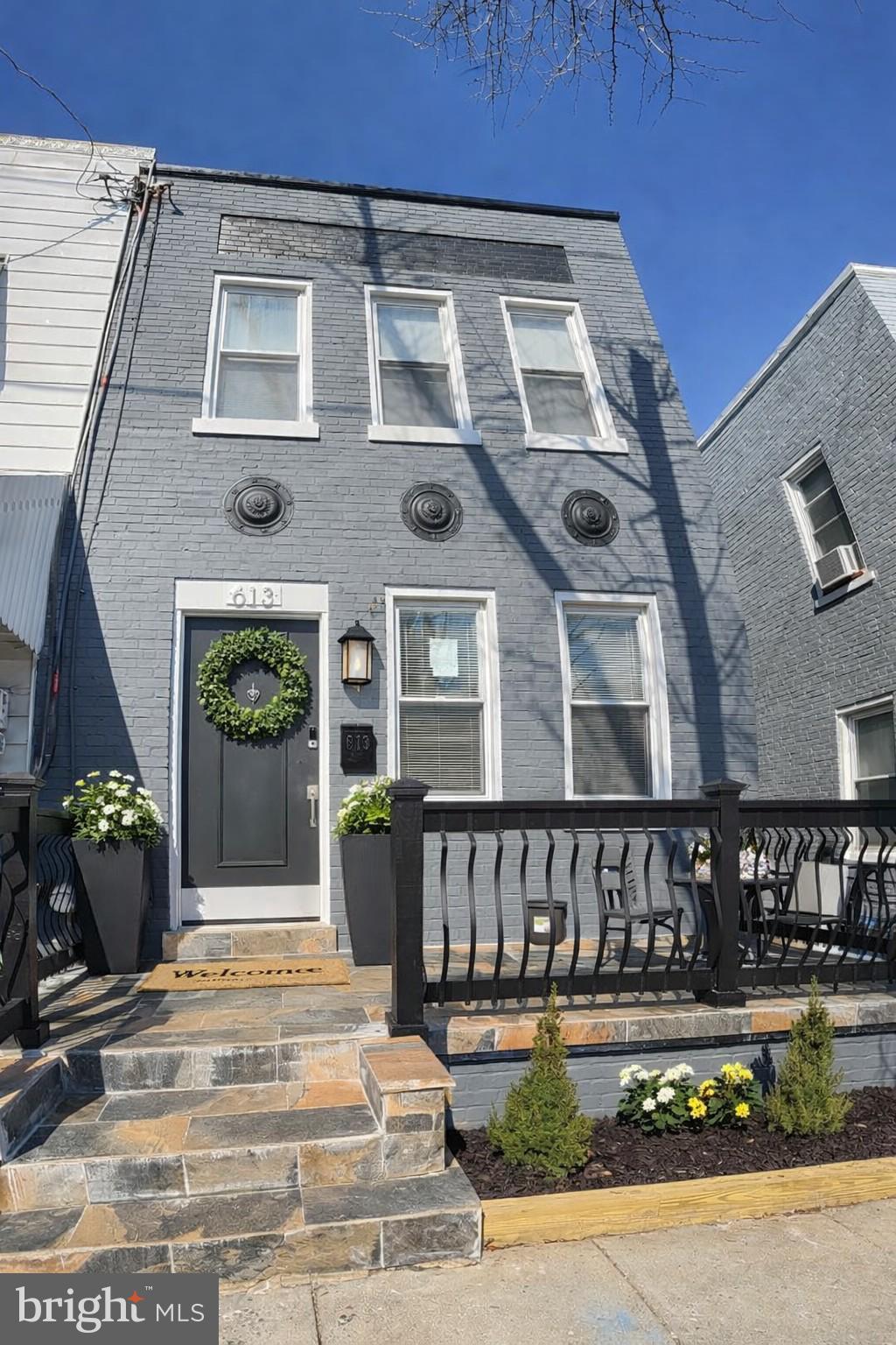 613 ROXBORO PLACE NW