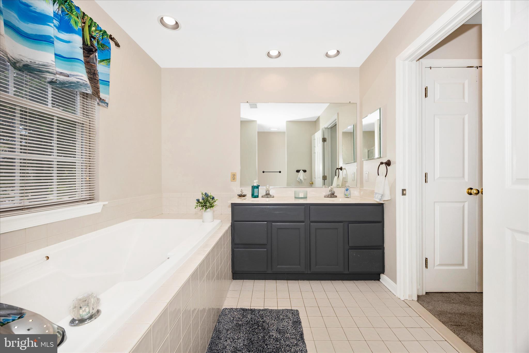 RIVER HILL - Residential