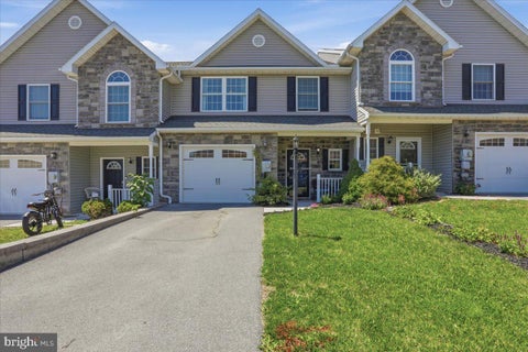 Townhouse For Sale - 451 Frick Avenue<br/> WAYNESBORO, PA 17268