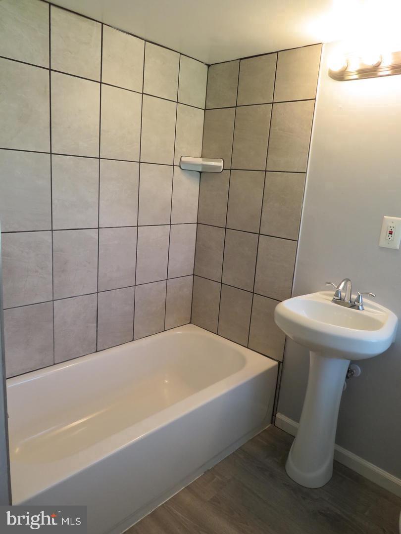 FRENCHMANS CREEK - Residential Lease