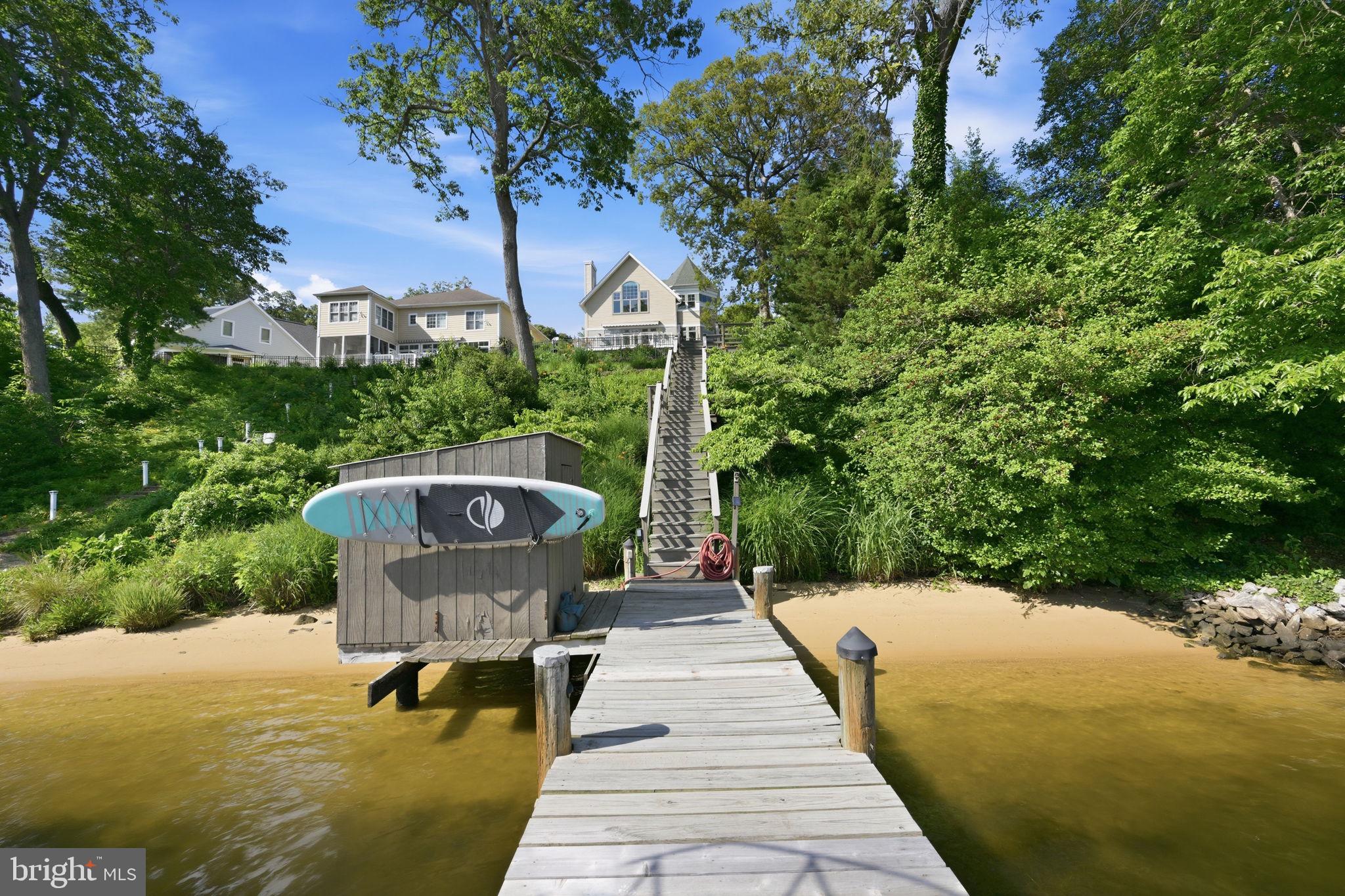 641 HONEYSUCKLE LANE