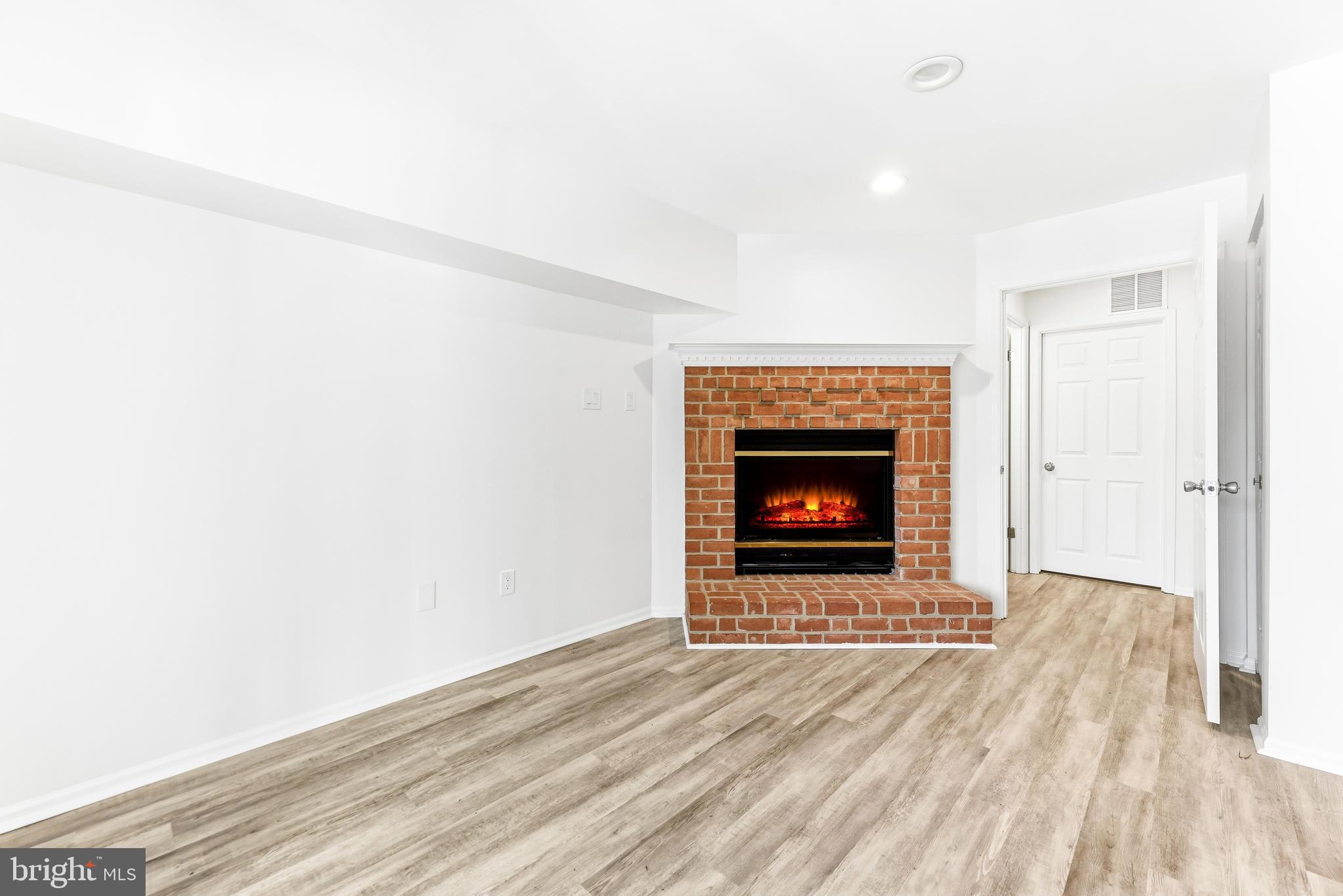 BROOKSIDE - Residential