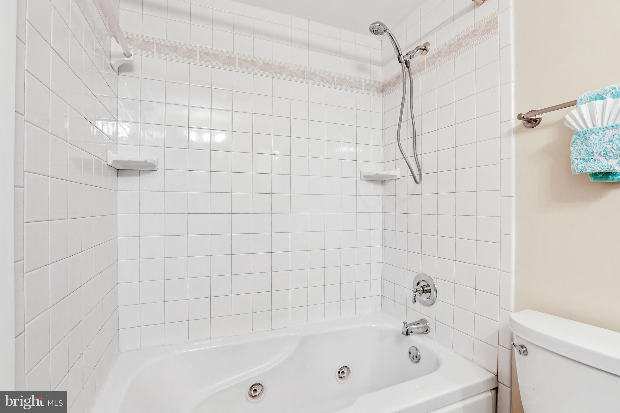 BAY HILLS - Residential