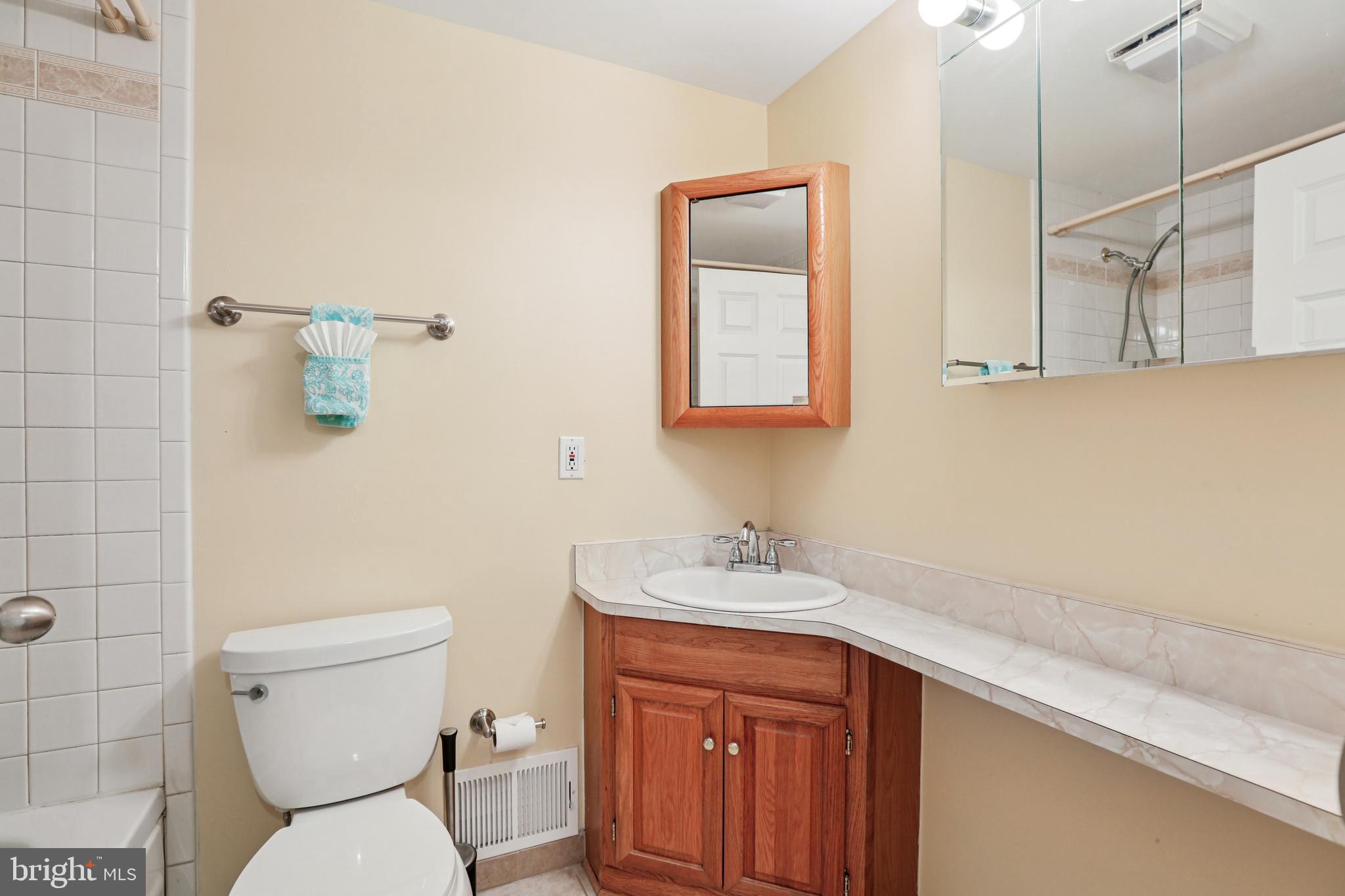 BAY HILLS - Residential