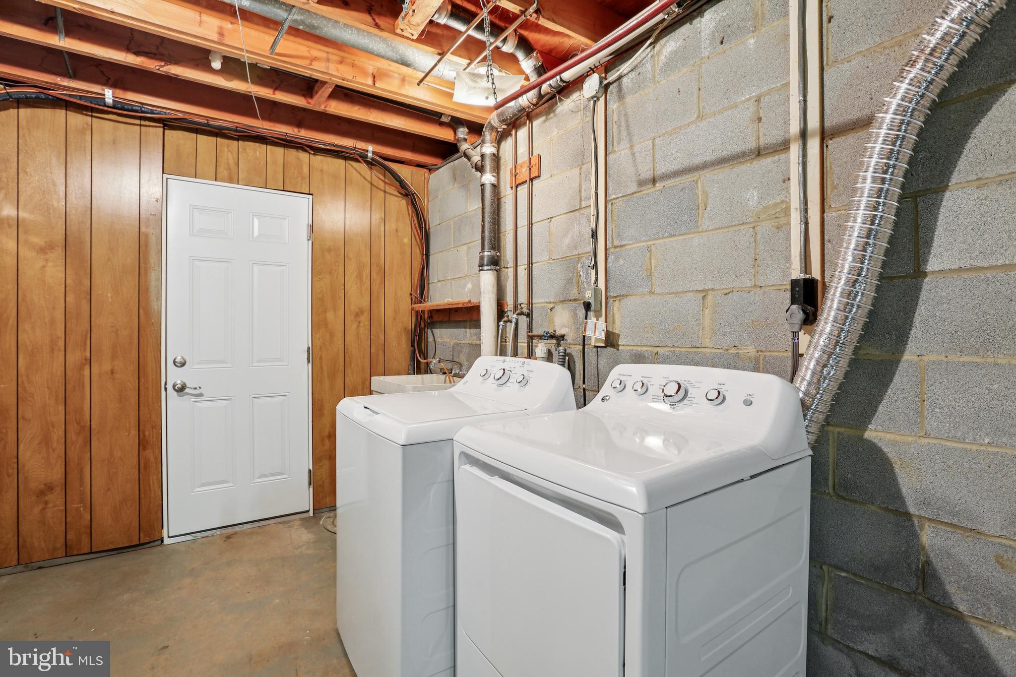 BAY HILLS - Residential