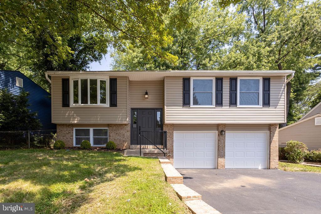 Fully Renovated 4BR/2BA Home with 2-Car Garage & Deck in Germantown Š No HOA!
Welcome to 19023 Staleybridge Rd Š a beautifully updated split-foyer home featuring 4 bedrooms, 2 full baths, and a spacious open layout. The bright main level boasts a brand-new kitchen with quartz countertops, stainless steel appliances, and modern finishes throughout.
The lower level offers a large open rec room perfect for a second living space, gym, or home office. Outside, enjoy a private deck and a rare 2-car garage with ample driveway parking.
Located on a quiet street with easy access to I-270, shopping, dining, and parks Š and no HOA! Move-in ready and full of modern charm.