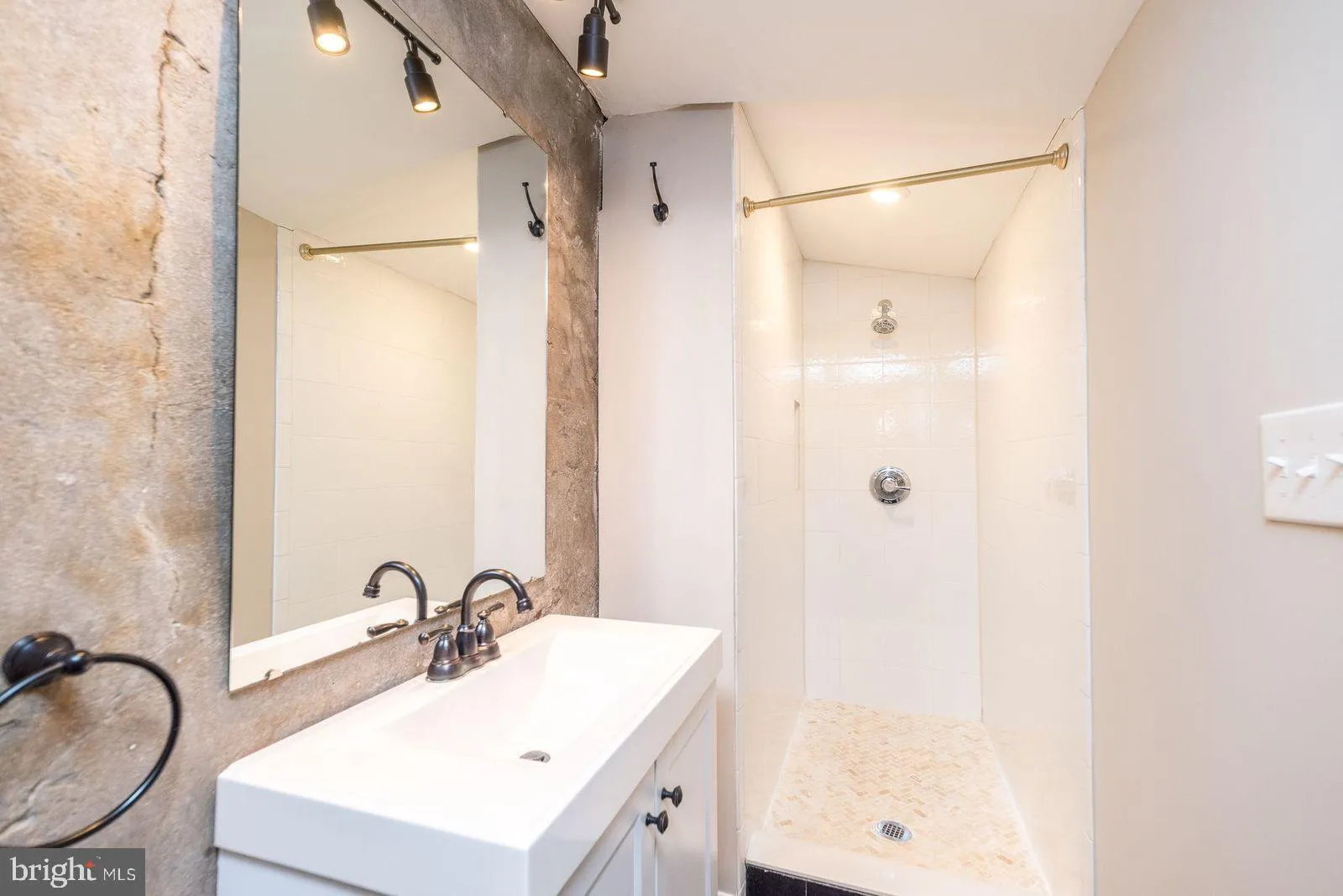 Philadelphia, Pennsylvania 19147, United States, 4 Bedrooms Bedrooms, ,4 BathroomsBathrooms,Residential,Active,181148