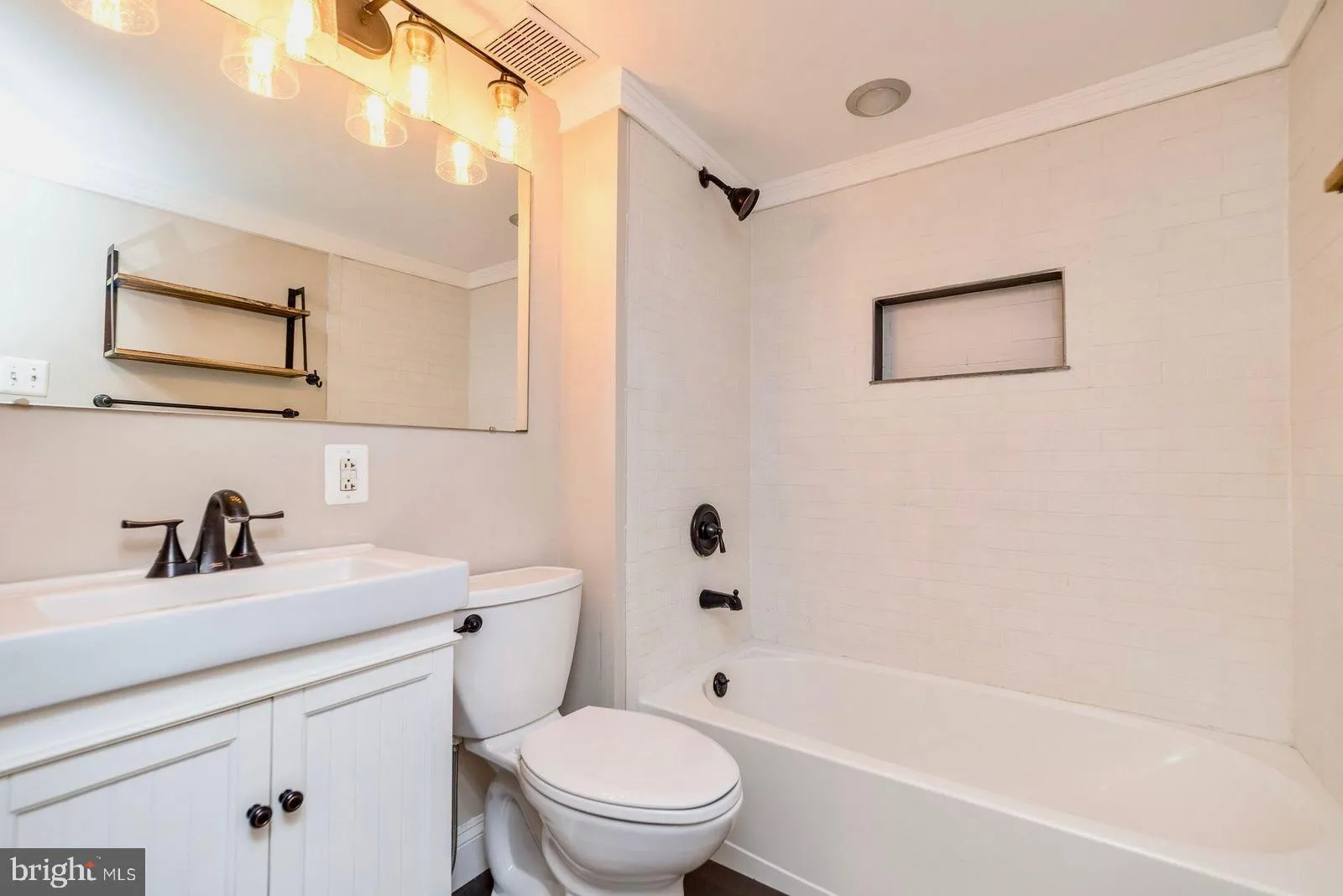 Philadelphia, Pennsylvania 19147, United States, 4 Bedrooms Bedrooms, ,4 BathroomsBathrooms,Residential,Active,181148