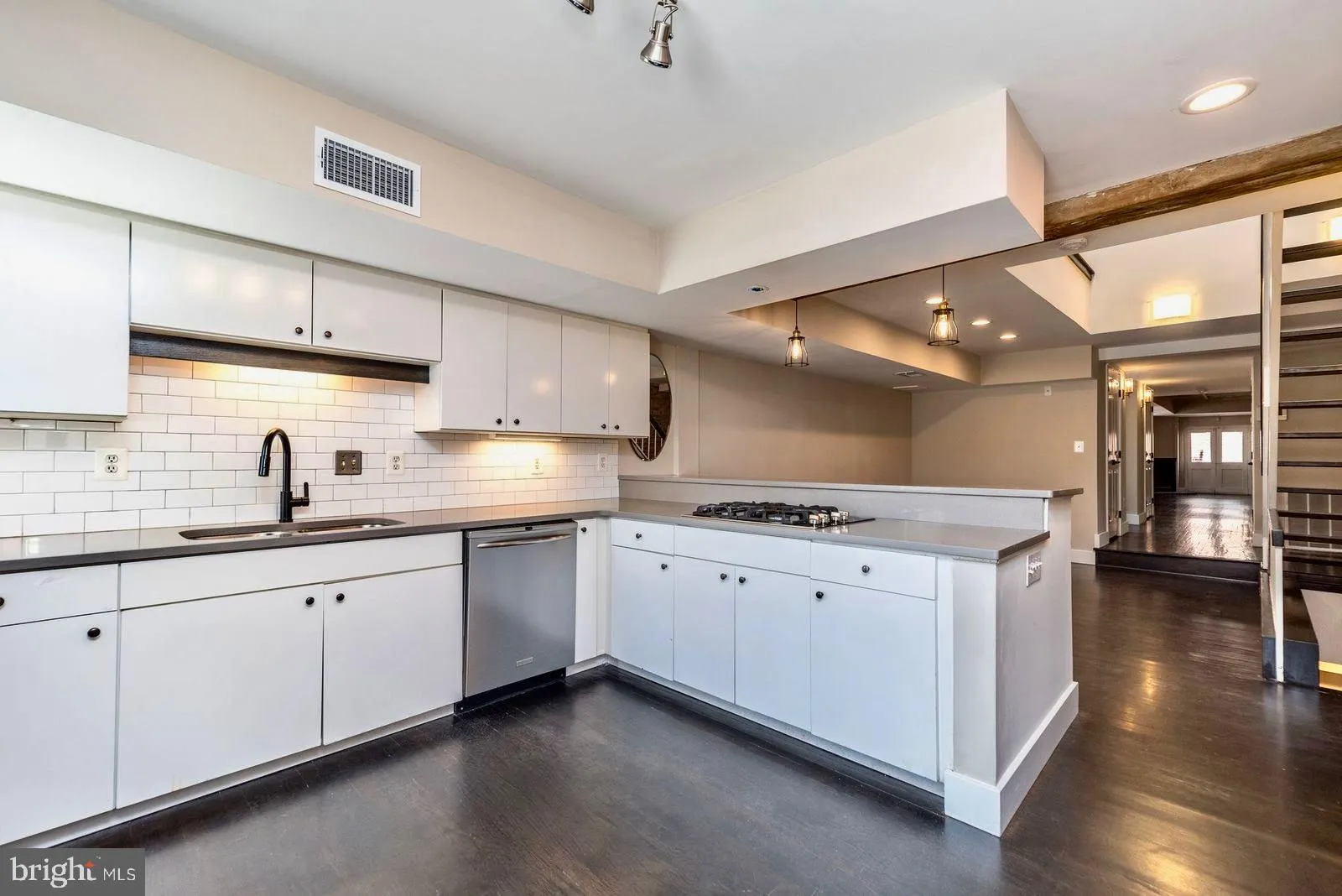 Philadelphia, Pennsylvania 19147, United States, 4 Bedrooms Bedrooms, ,4 BathroomsBathrooms,Residential,Active,181148