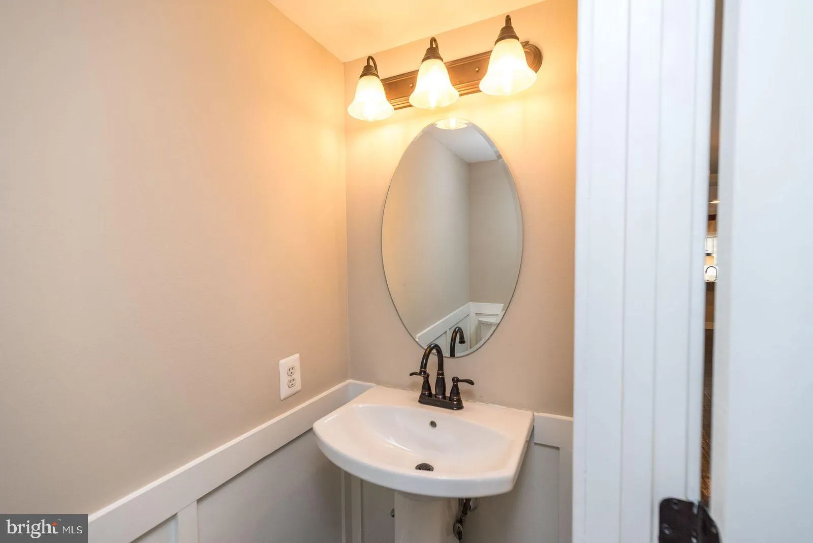 Philadelphia, Pennsylvania 19147, United States, 4 Bedrooms Bedrooms, ,4 BathroomsBathrooms,Residential,Active,181148