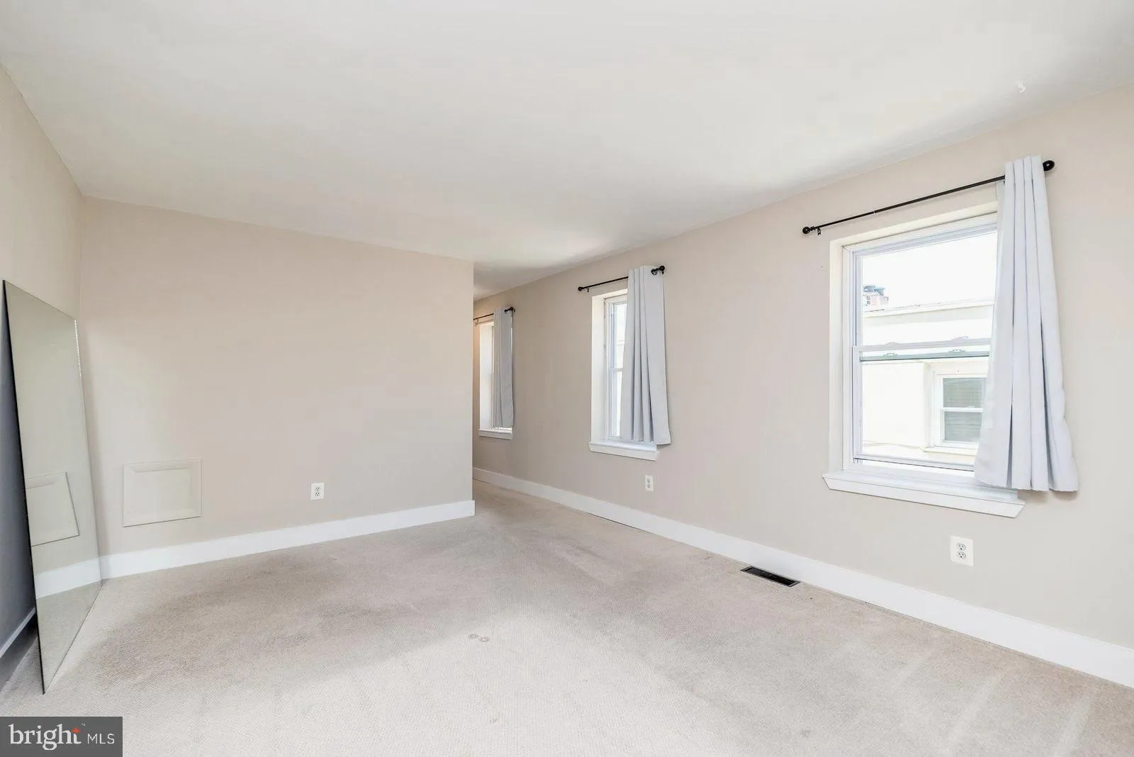 Philadelphia, Pennsylvania 19147, United States, 4 Bedrooms Bedrooms, ,4 BathroomsBathrooms,Residential,Active,181148