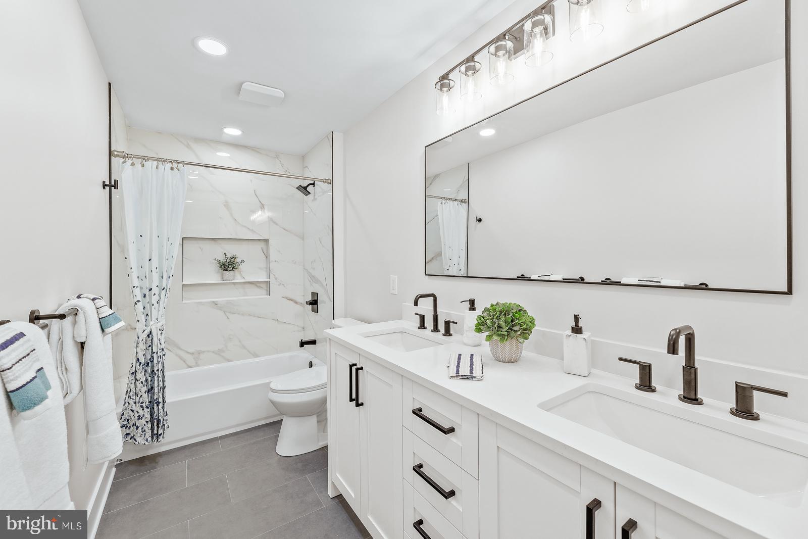 LANGHORNE MANOR - Residential