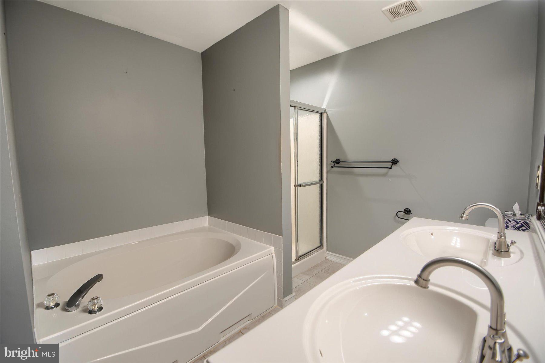 CHARLESTOWNE - Residential