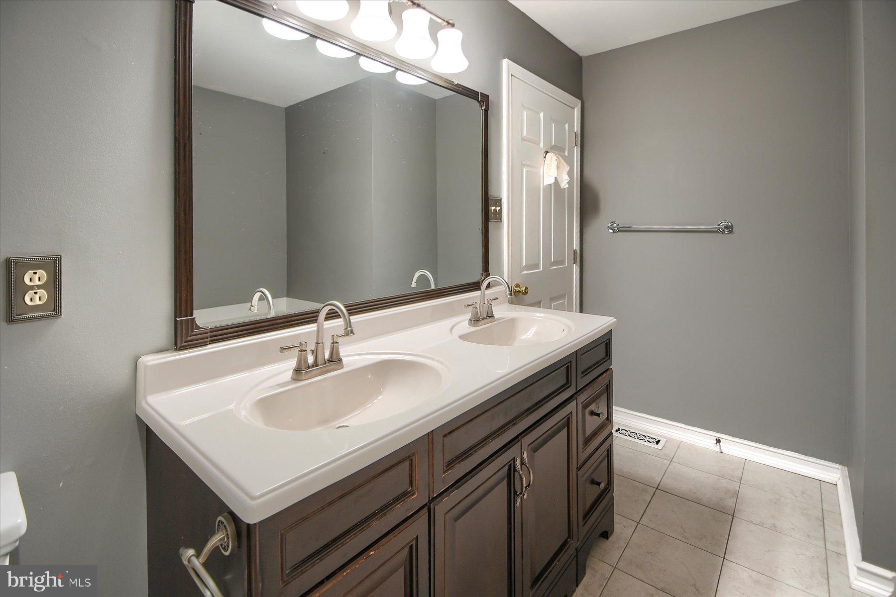 CHARLESTOWNE - Residential