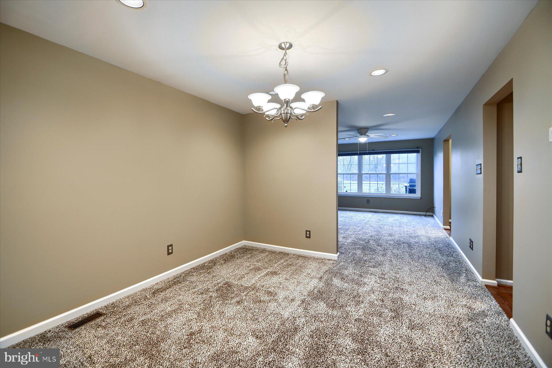 CHARLESTOWNE - Residential