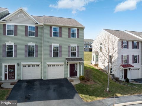 Townhouse For Sale - 194 Kestrel Lane<br/> BOALSBURG, PA 16827