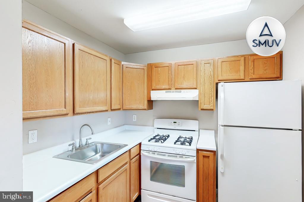 EDNOR GARDENS - LAKESIDE - Residential Lease