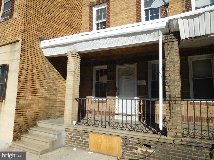 3 bedroom house that is in pretty good condition. off All offers will be presented, $2,000 certified deposit and proof of funds will be required. AS IS Addendum and buyer will be responsible for u/o. Seller is equitable owner. Recommend but not required to use Matz land transfer  for title Cash or hard money financing only. All offers will be presented