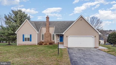 11 BRIDLE ROAD SHREWSBURY PA 17361