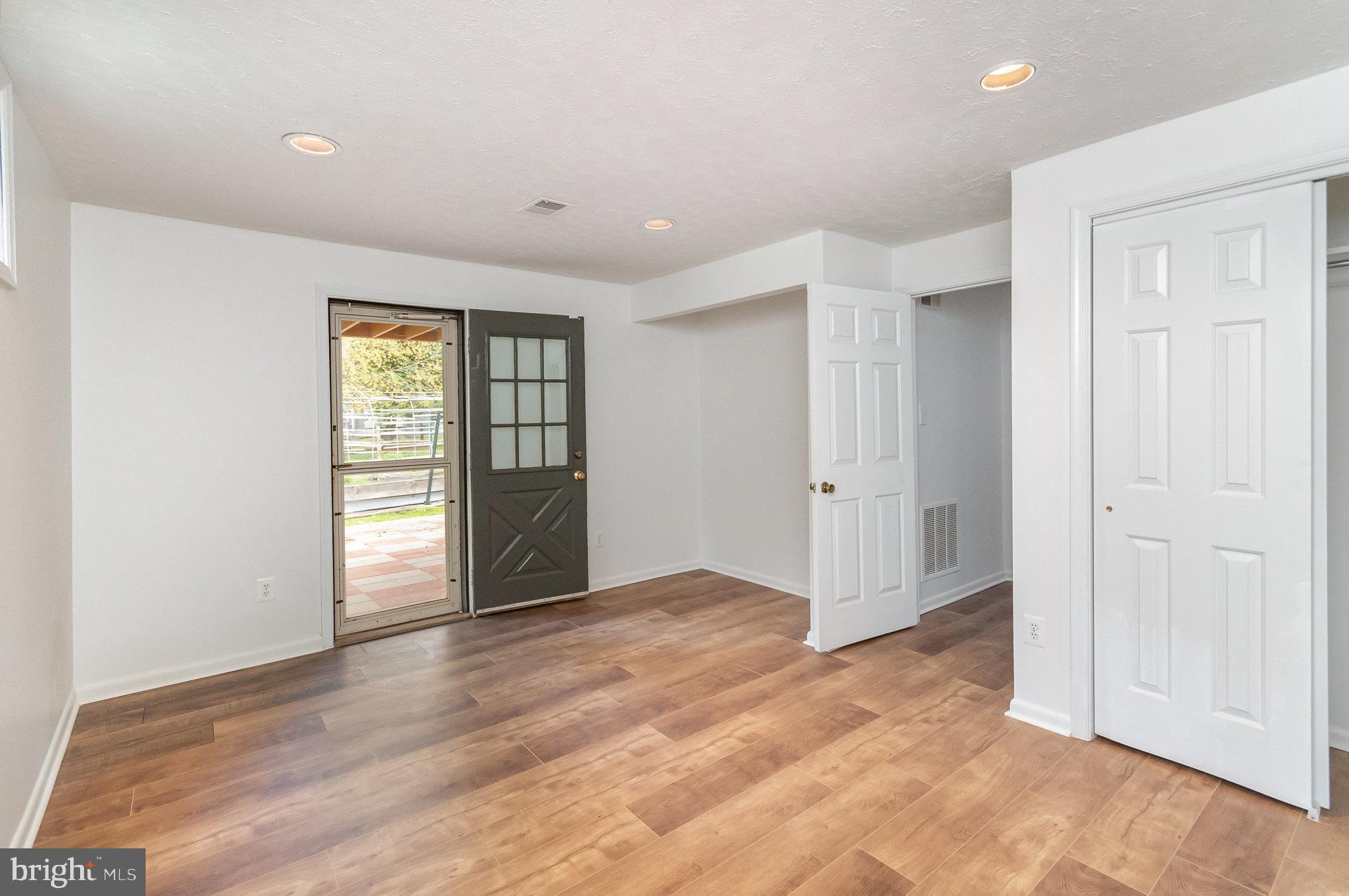 EMERALD CHASE - Residential