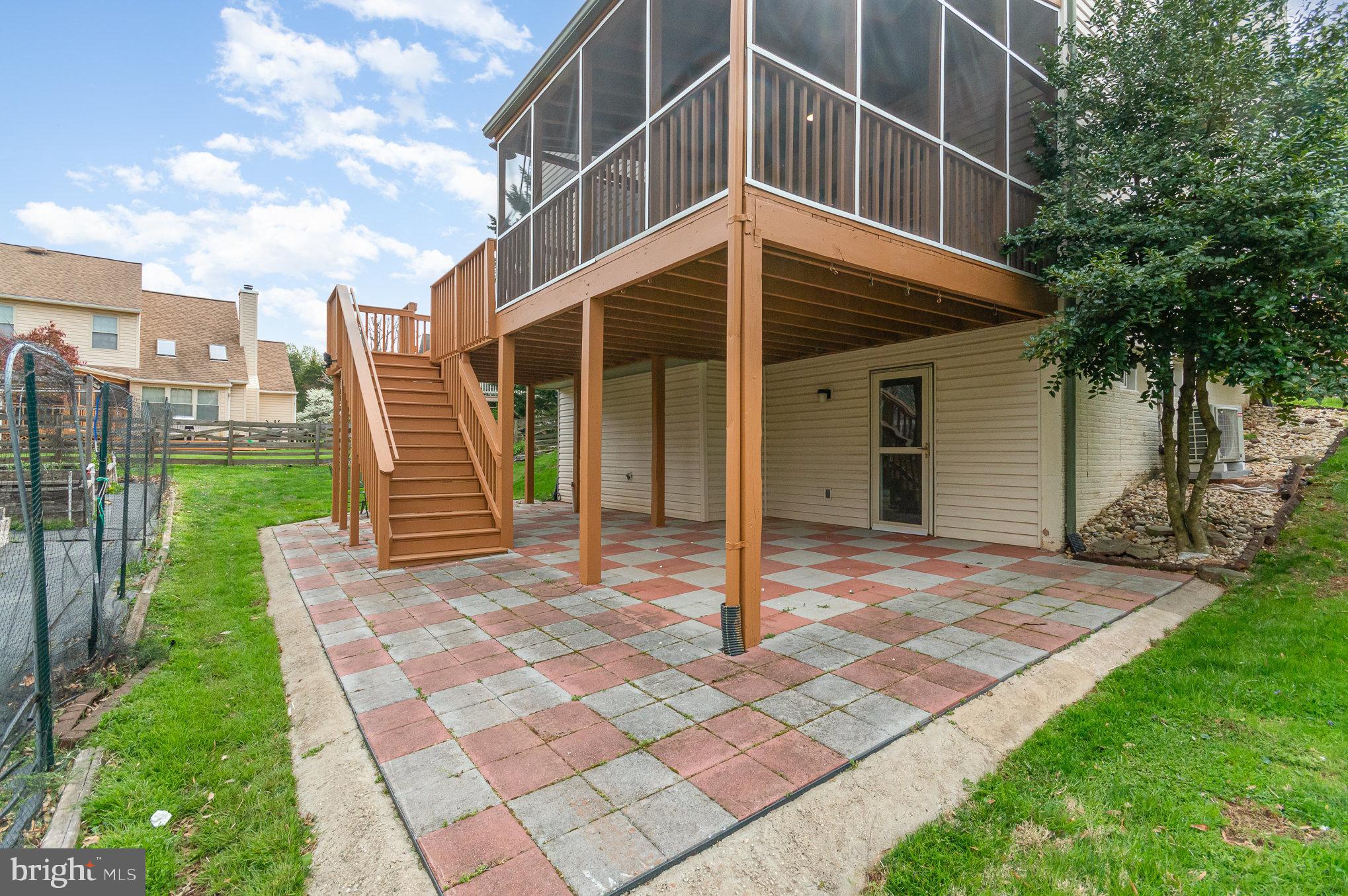 EMERALD CHASE - Residential