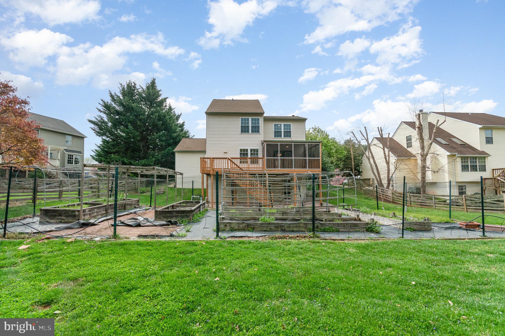 EMERALD CHASE - Residential