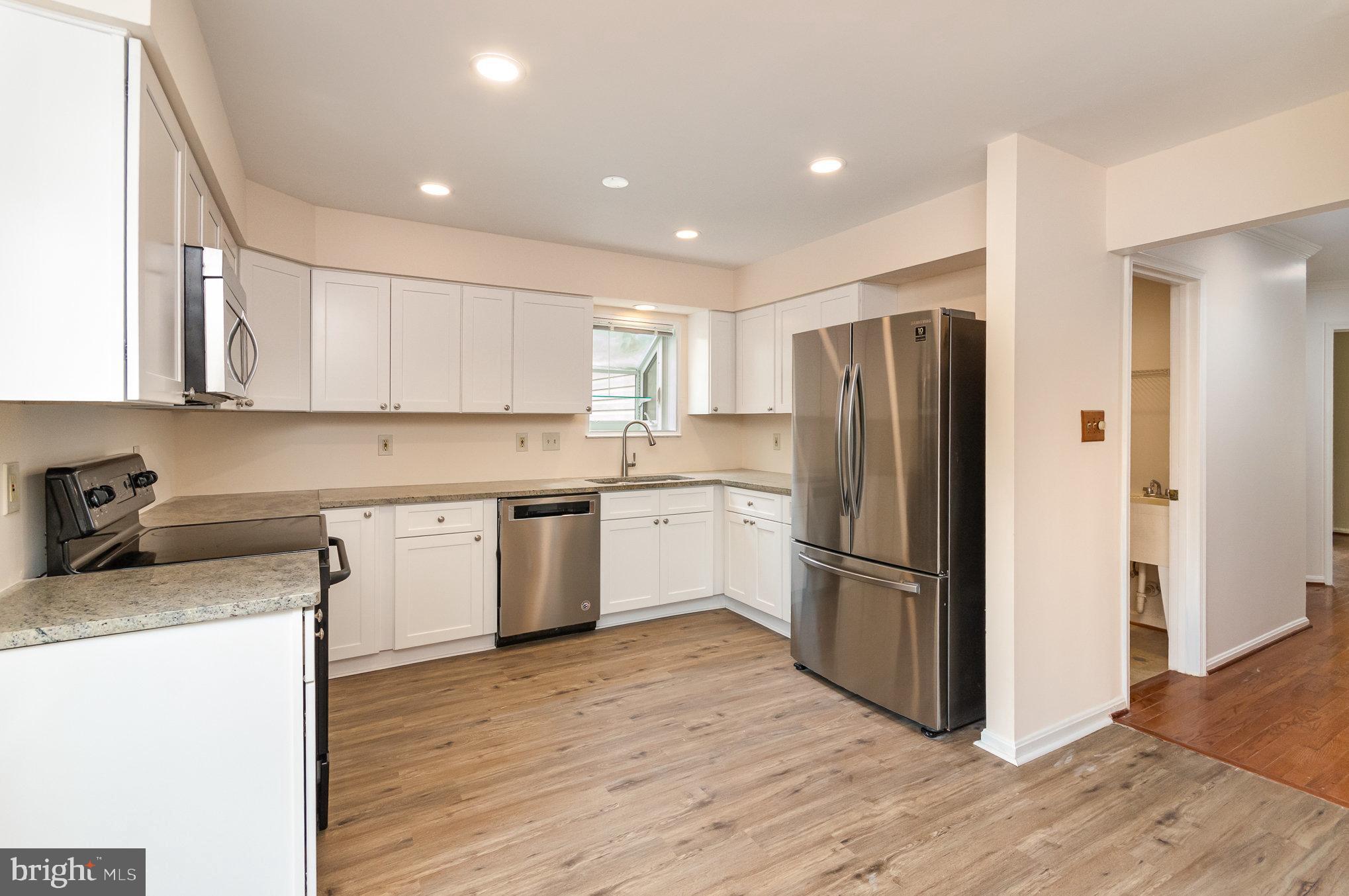 EMERALD CHASE - Residential