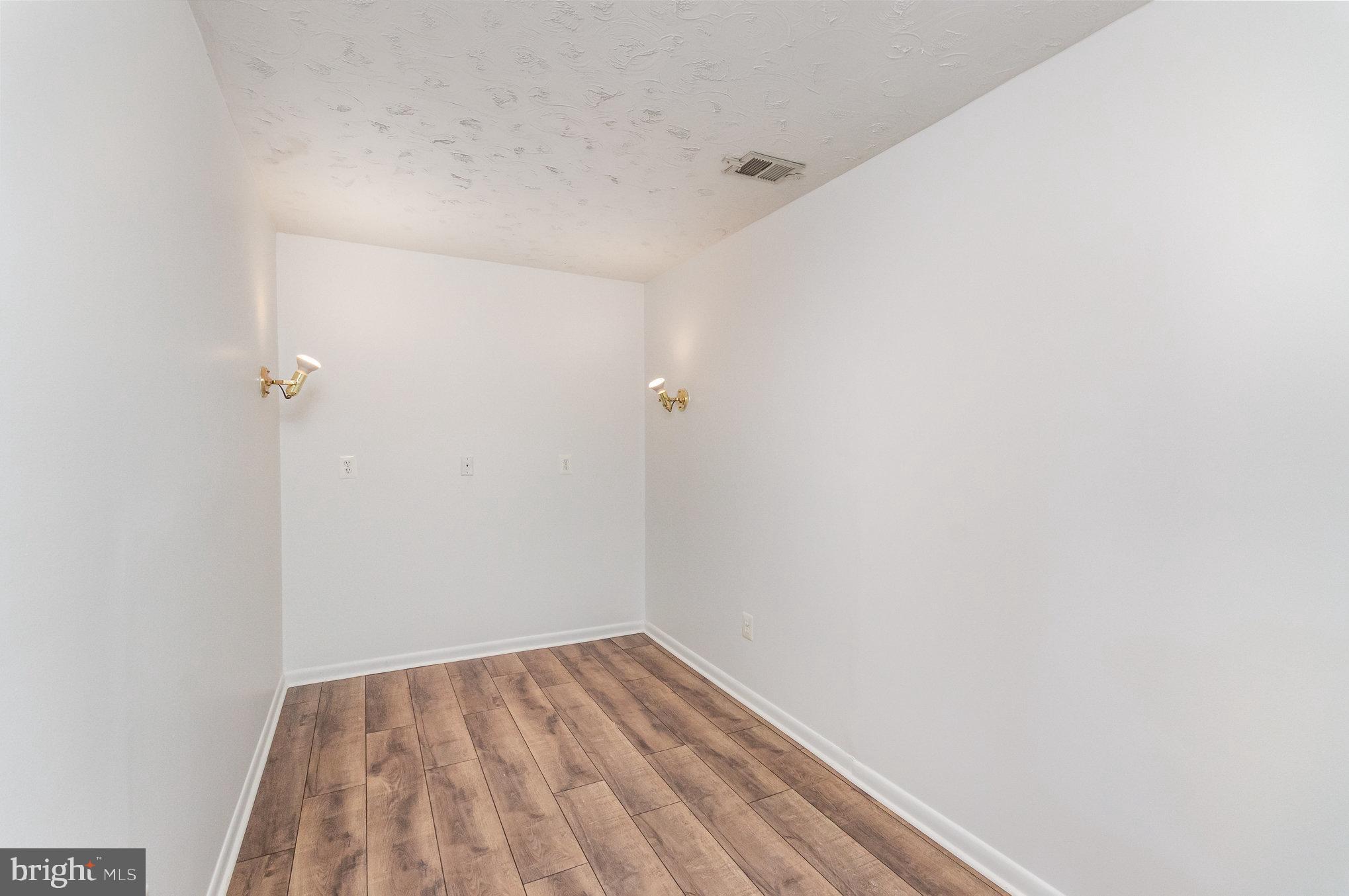 EMERALD CHASE - Residential