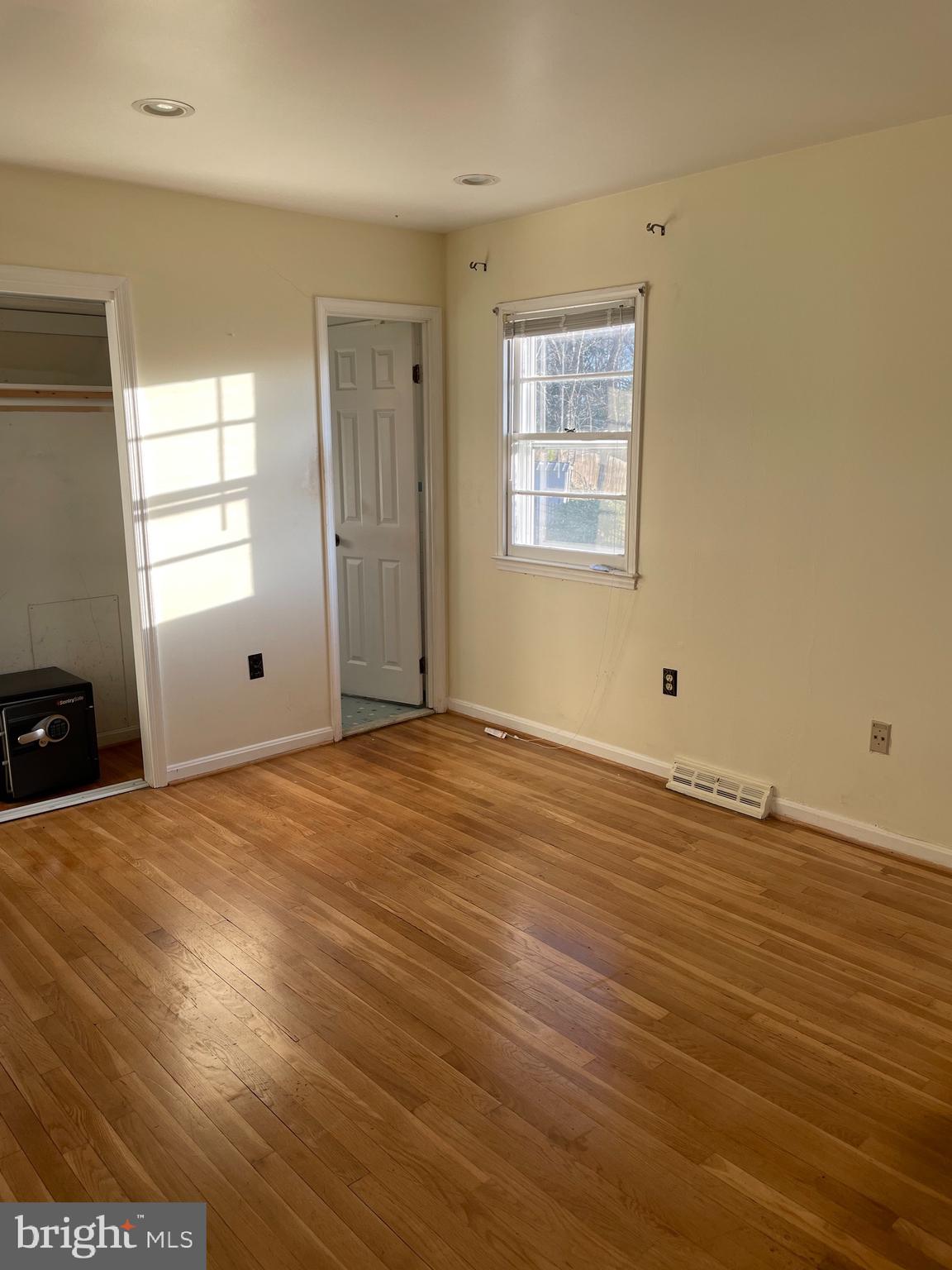 WILLIAMSBURG ESTATES - Residential