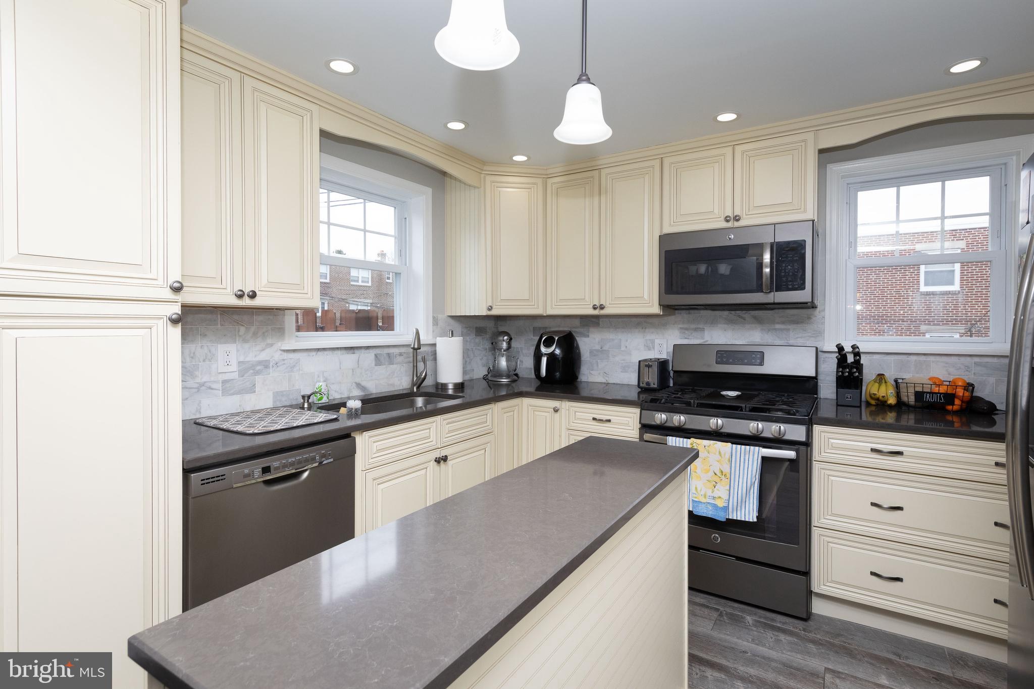 ROXBOROUGH - Residential Lease