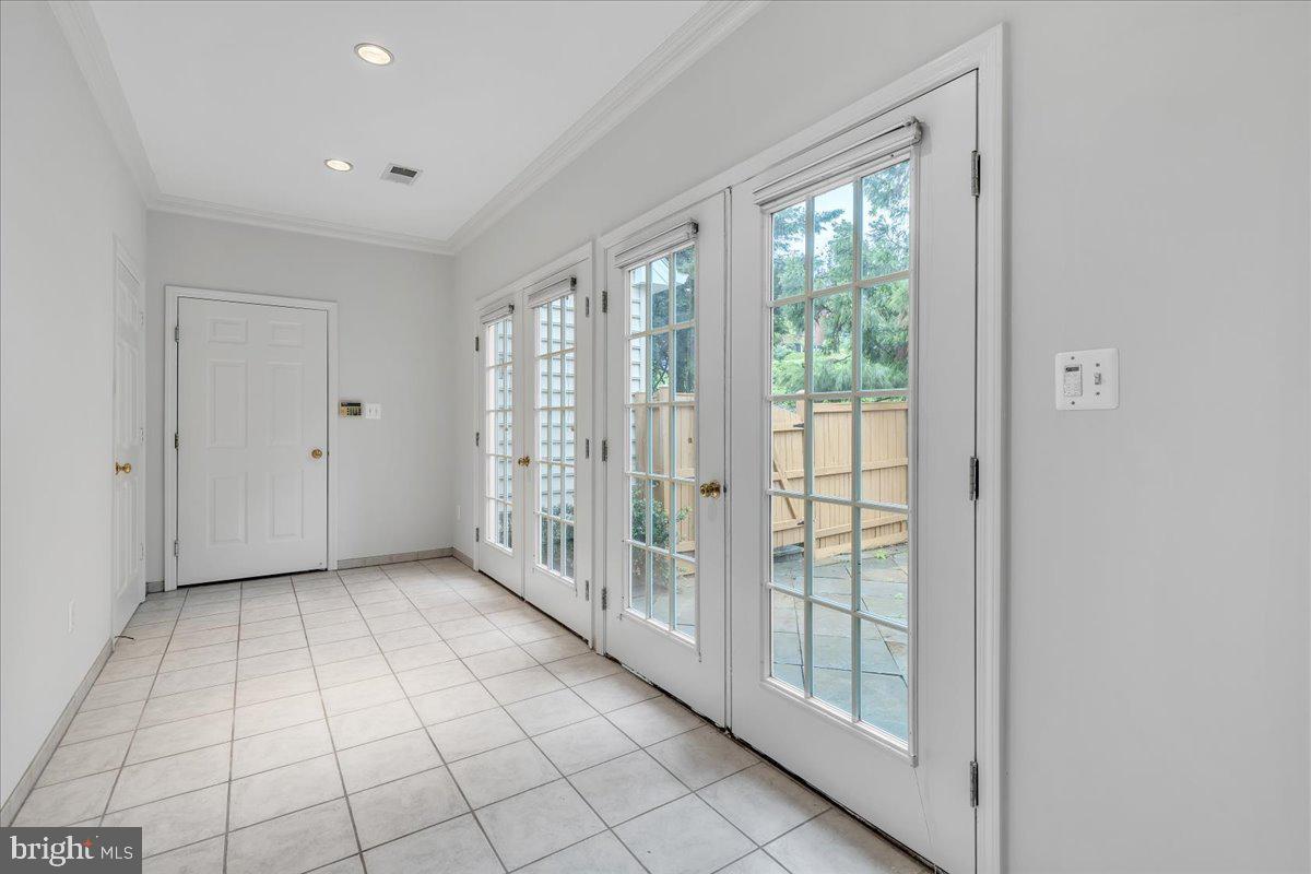 ADDISON HEIGHTS - Residential