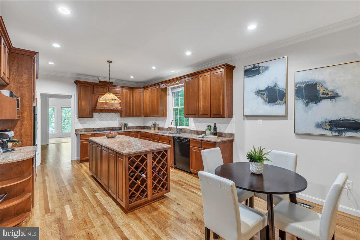 ADDISON HEIGHTS - Residential