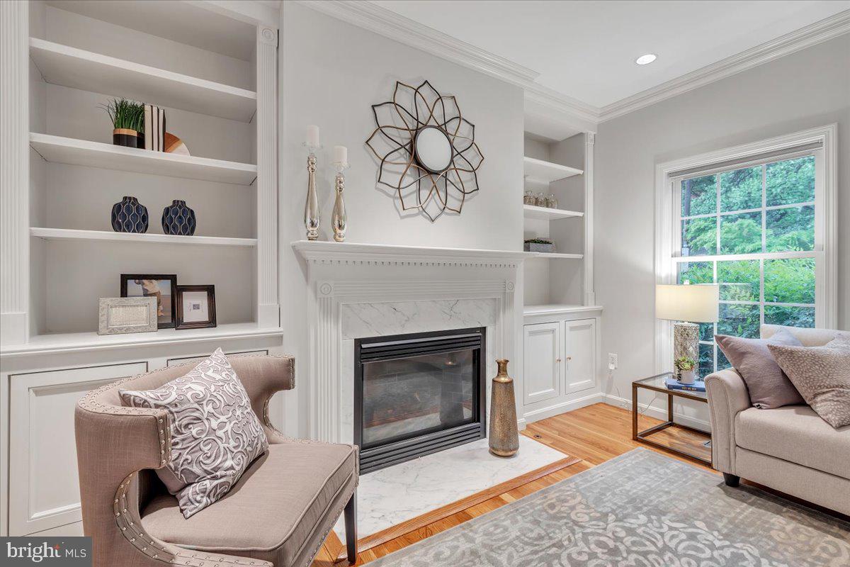 ADDISON HEIGHTS - Residential