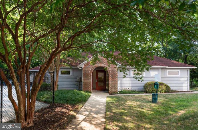 LAKE HERON CONDOMINIUMS - Residential