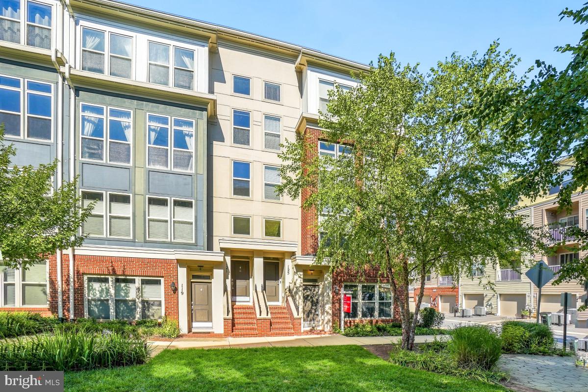 121 COPLEY CIRCLE 34B