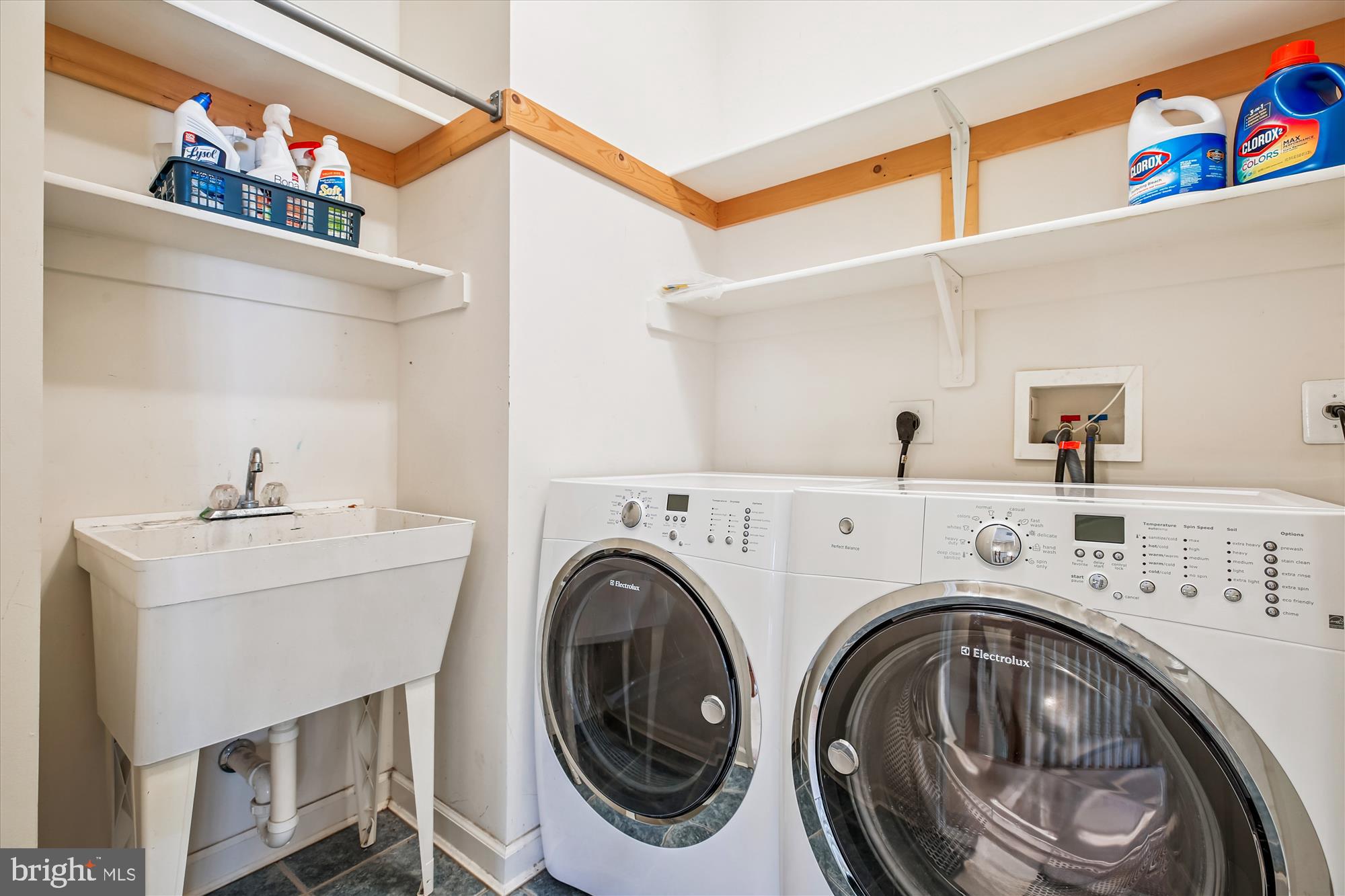 LAKELANDS - Residential