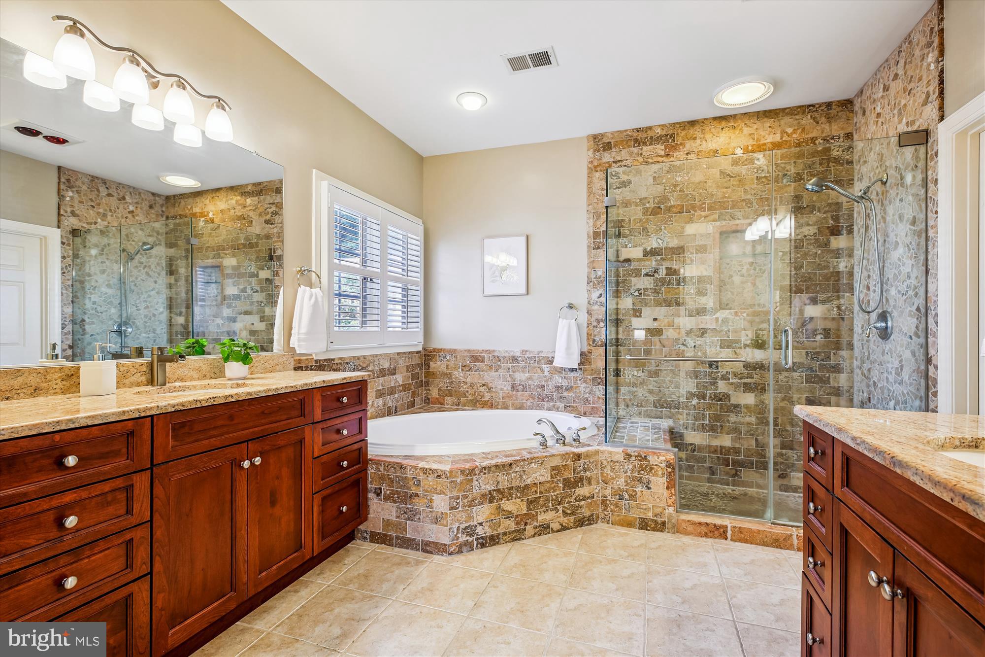 LAKELANDS - Residential