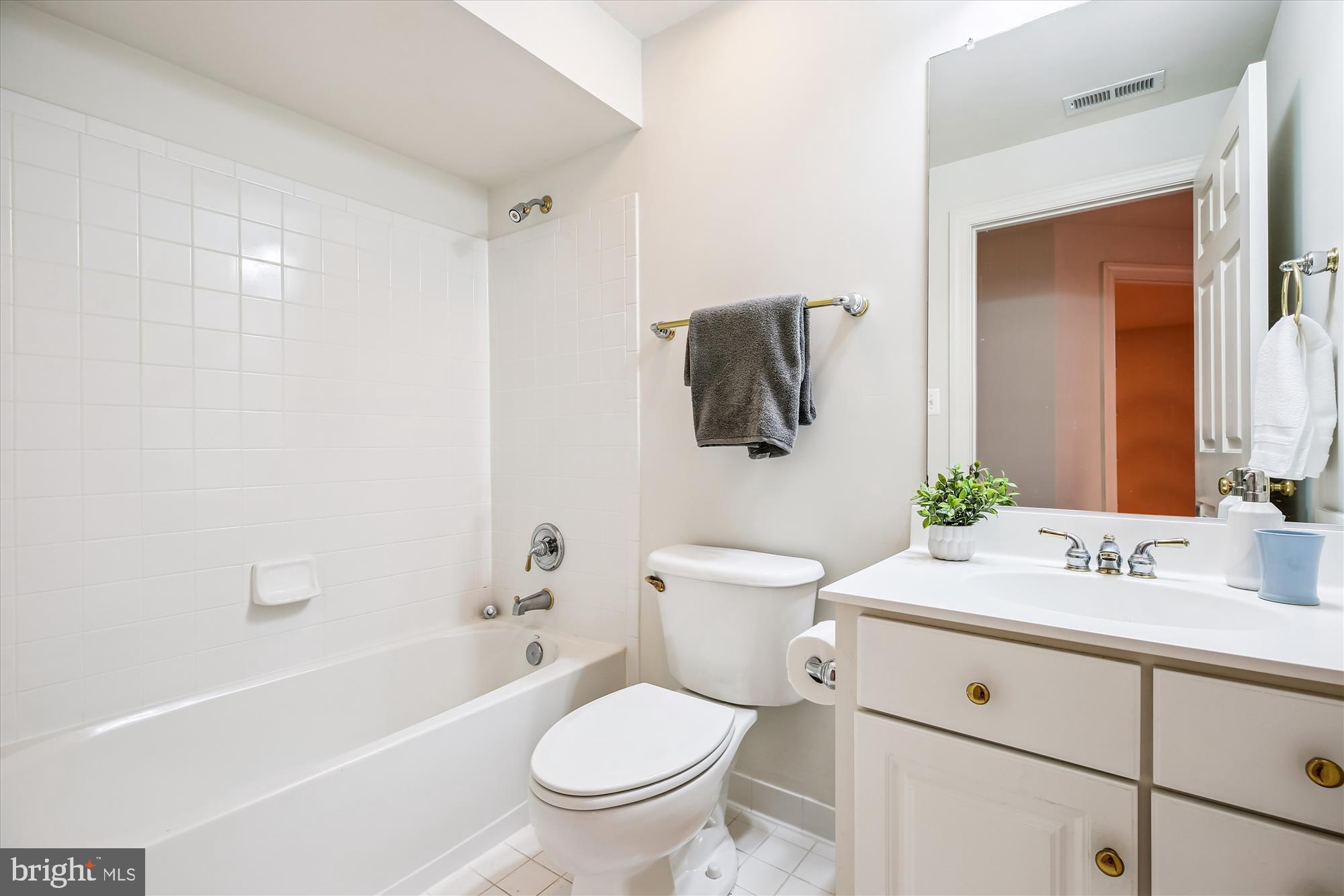 LAKELANDS - Residential