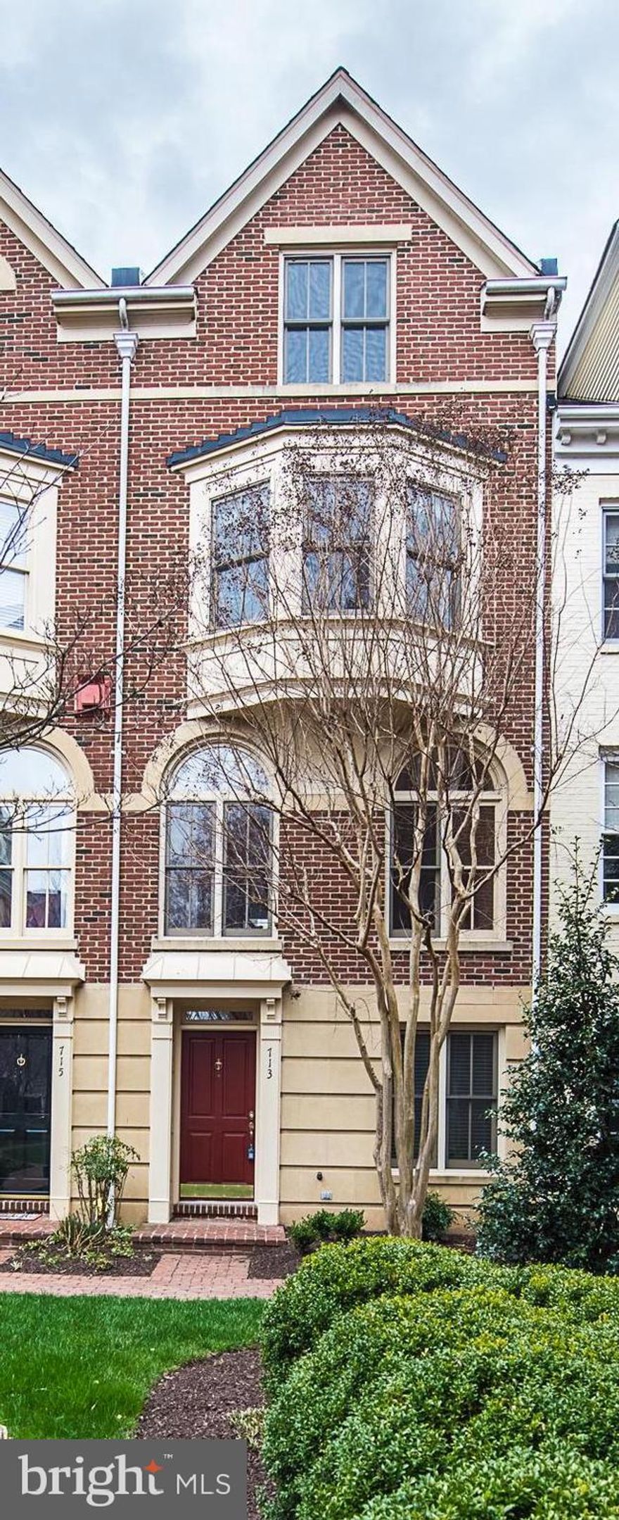 Charming townhome in the heart of Alexandria, right along the beautiful Potomac River! Views of the river and serene courtyard. Close to loads of entertainment shopping, restaurants, parks, Metro, and so much more! Right across the Potomac River from the MGM Casino and National Harbor! You ll love cooking food in this spacious and bright updated kitchen with large cabinets, granite counters, a center island, and stainless steel appliances; large open rooms with original hardwood floors. The breakfast room off the kitchen with French doors leading to the spacious balcony is a great spot to spend your mornings. The light filled living room has built-in shelving and a gas fireplace; separate formal dining room great for entertaining. Relaxing master bedroom features dual closets; master bath boasts dual sinks and a soaking tub. The fourth level of the townhome includes the loft family room, third bedroom, and additional full bath. Family room with plush carpets has a vaulted ceiling, and is perfect for movie or board game nights! NO PETS ALLOWED